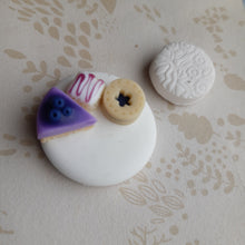 Load image into Gallery viewer, Blueberry Cake Needle Minder