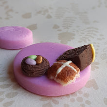 Load image into Gallery viewer, Easter Needle Minder with cake