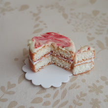 Load image into Gallery viewer, Buttercream Sponge Cake
