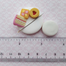 Load image into Gallery viewer, Cake and Biscuit Needle Minder