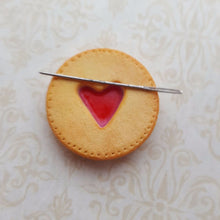 Load image into Gallery viewer, Jammy Biscuit Needle Minder