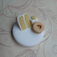 Load image into Gallery viewer, Lemon Cake Needle Minder