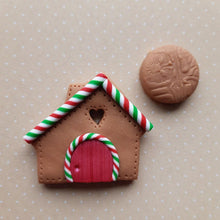 Load image into Gallery viewer, Gingerbread House Needle Minder - Scandi

