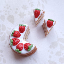 Load image into Gallery viewer, Strawberry Cake
