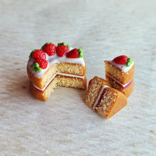 Load image into Gallery viewer, Strawberry  Cake
