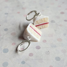 Load image into Gallery viewer, Sponge cake huggies
