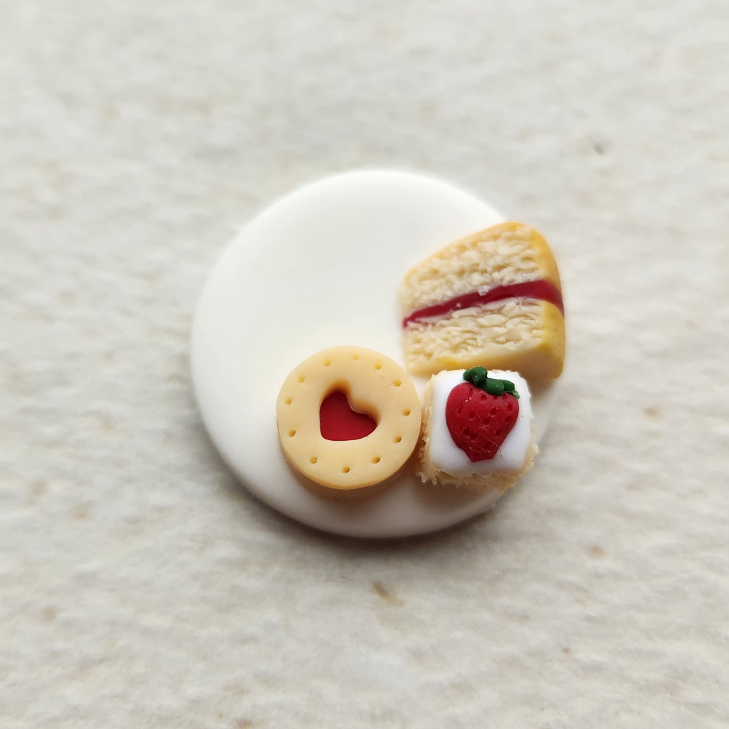 Strawberry Cakes Needle Minder