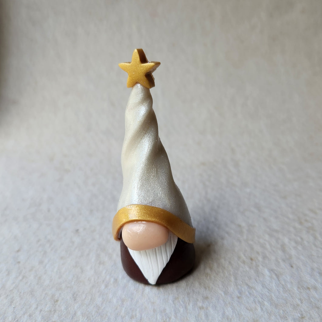Seasonal Gnome - gold star