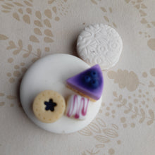 Load image into Gallery viewer, Blueberry Cake Needle Minder
