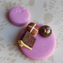Load image into Gallery viewer, Easter Needle Minder with cake

