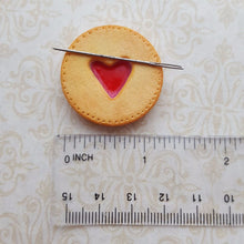 Load image into Gallery viewer, Jammy Biscuit Needle Minder

