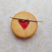 Load image into Gallery viewer, Jammy Biscuit Needle Minder
